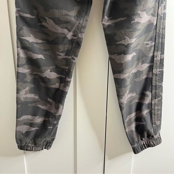 Athleta Camo Farallon‎ Jogger Pants Green Pull On Pockets size 0 - Picture 11 of 14